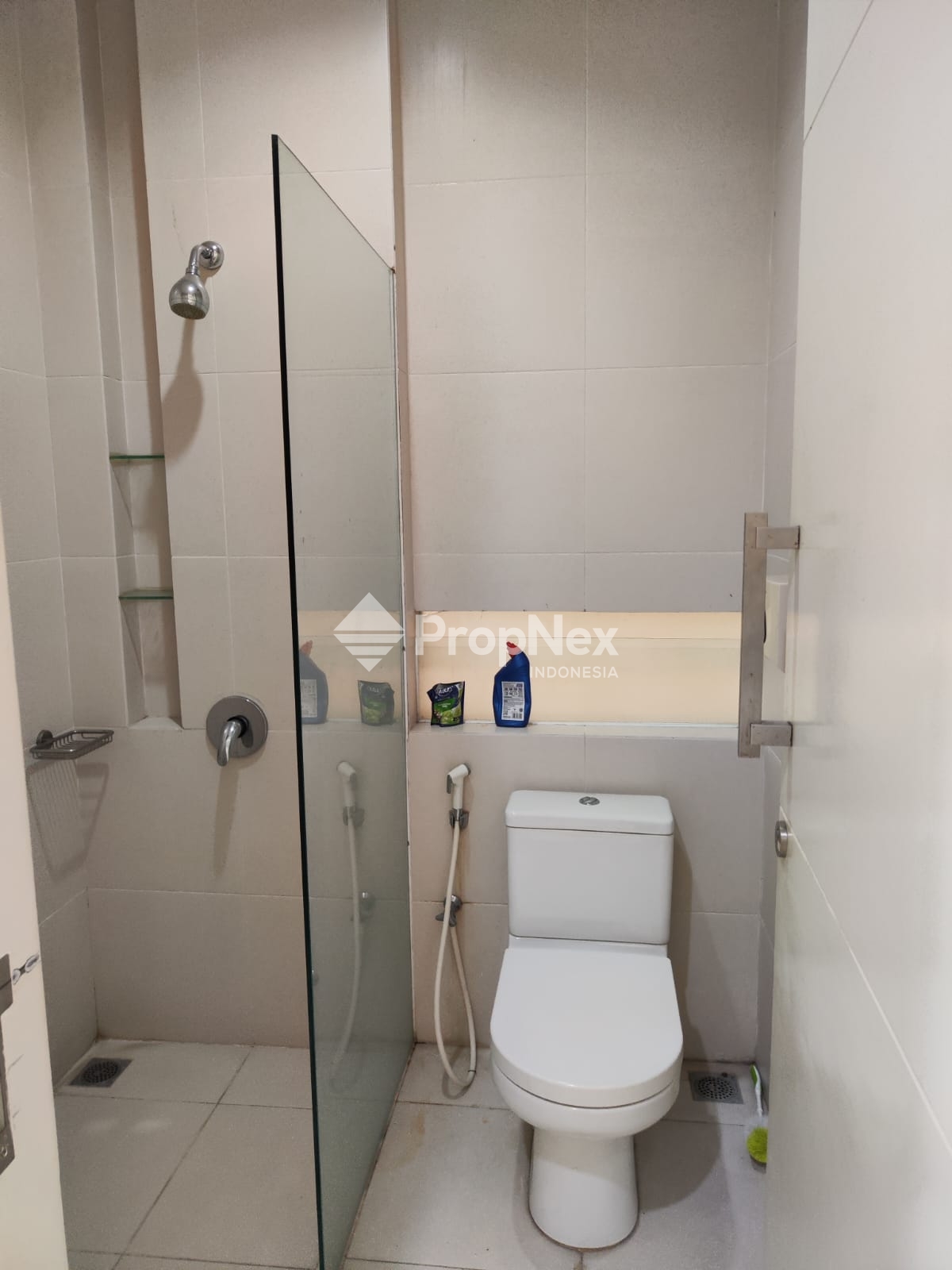 Rumah 2 Lantai Bagus Furnished di Citraland Stonegate — foto 11